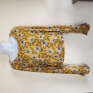 CHARLOTTE RUSSE BELL SLEEVE FLORAL BLOUSE SIZE M